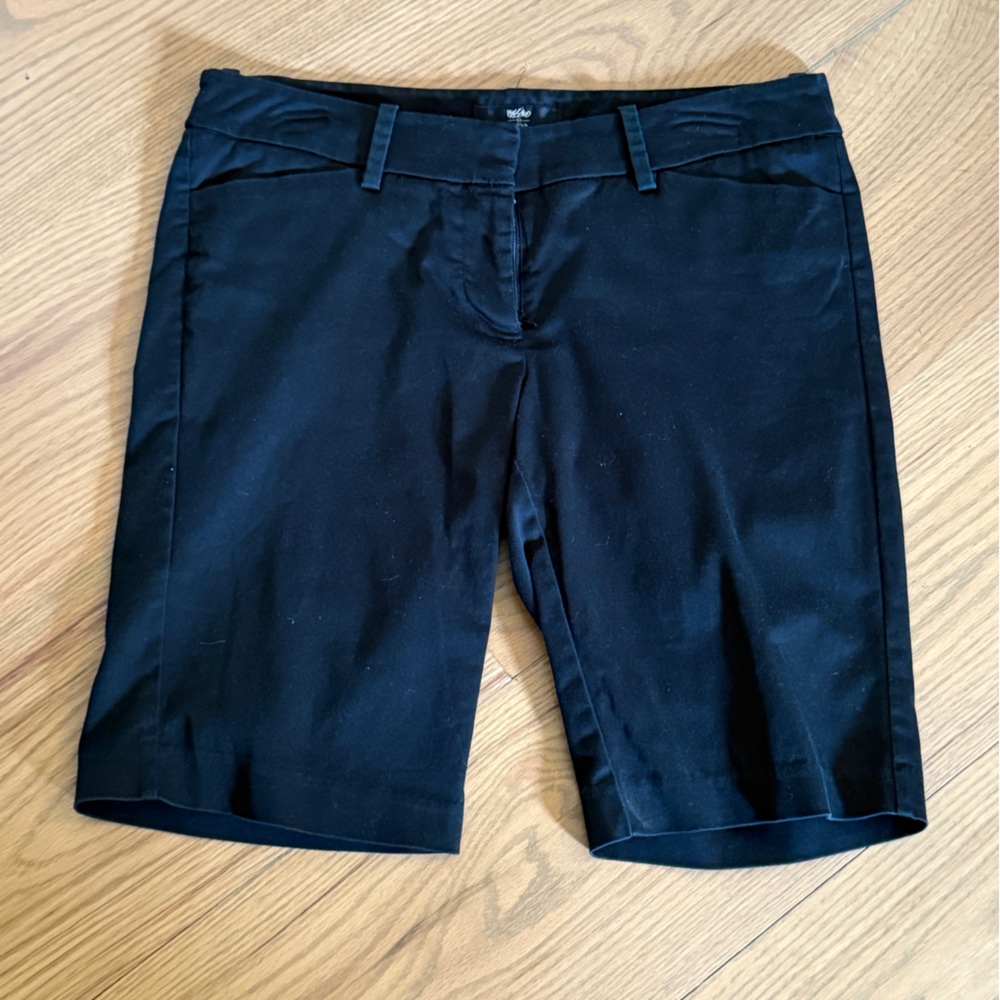 Stretch Cotton/Spandex Black Shorts Midrise & 10 1/2” Inseam - Size 8